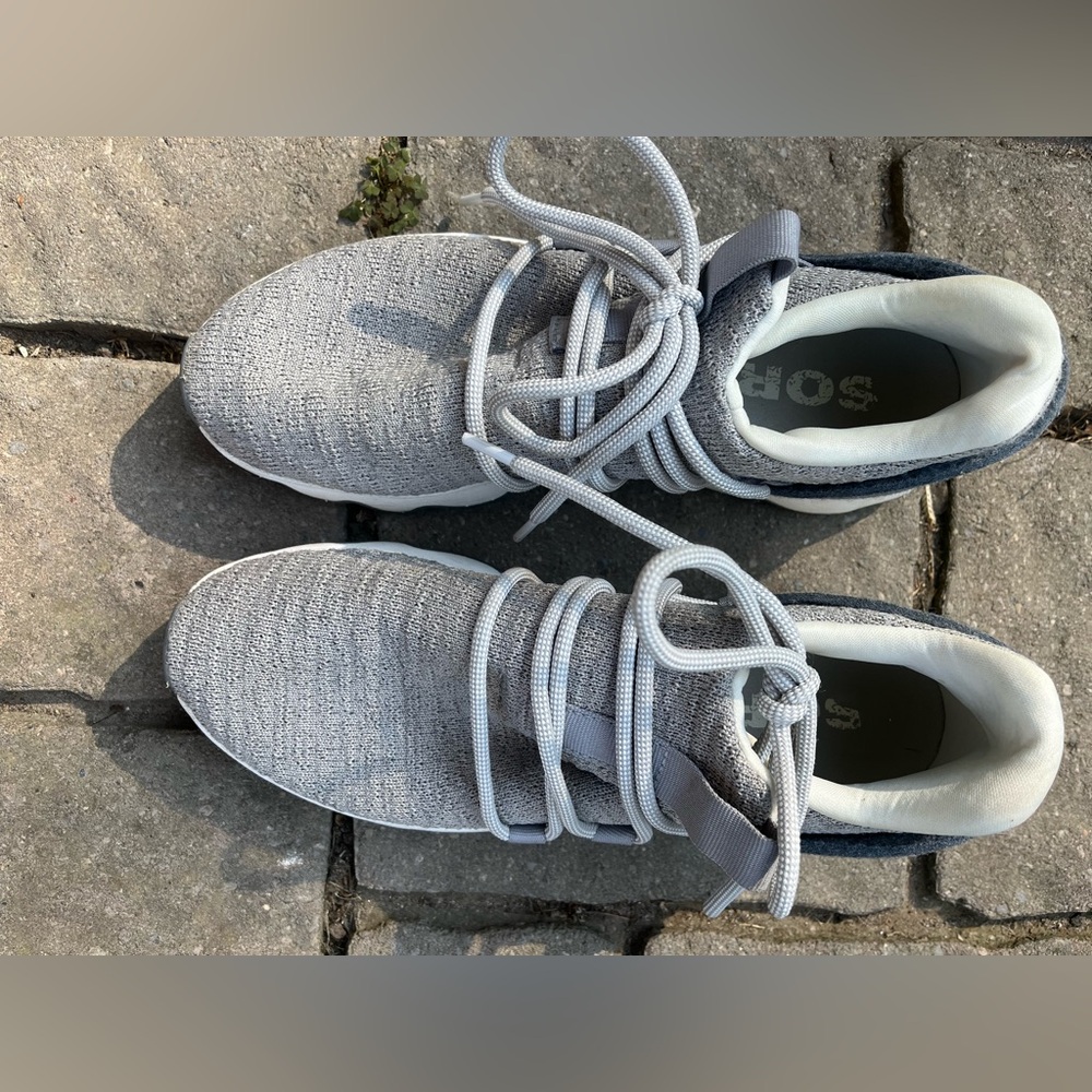 Sorel kinetic lace sneakers gently used
